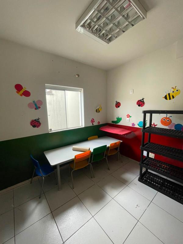 Casa Comercial, Candelária, 4 Quartos, 0 Vaga, 1 Suíte