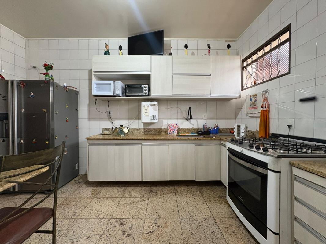 Casa, Dona Clara, 3 Quartos, 4 Vagas, 1 Suíte