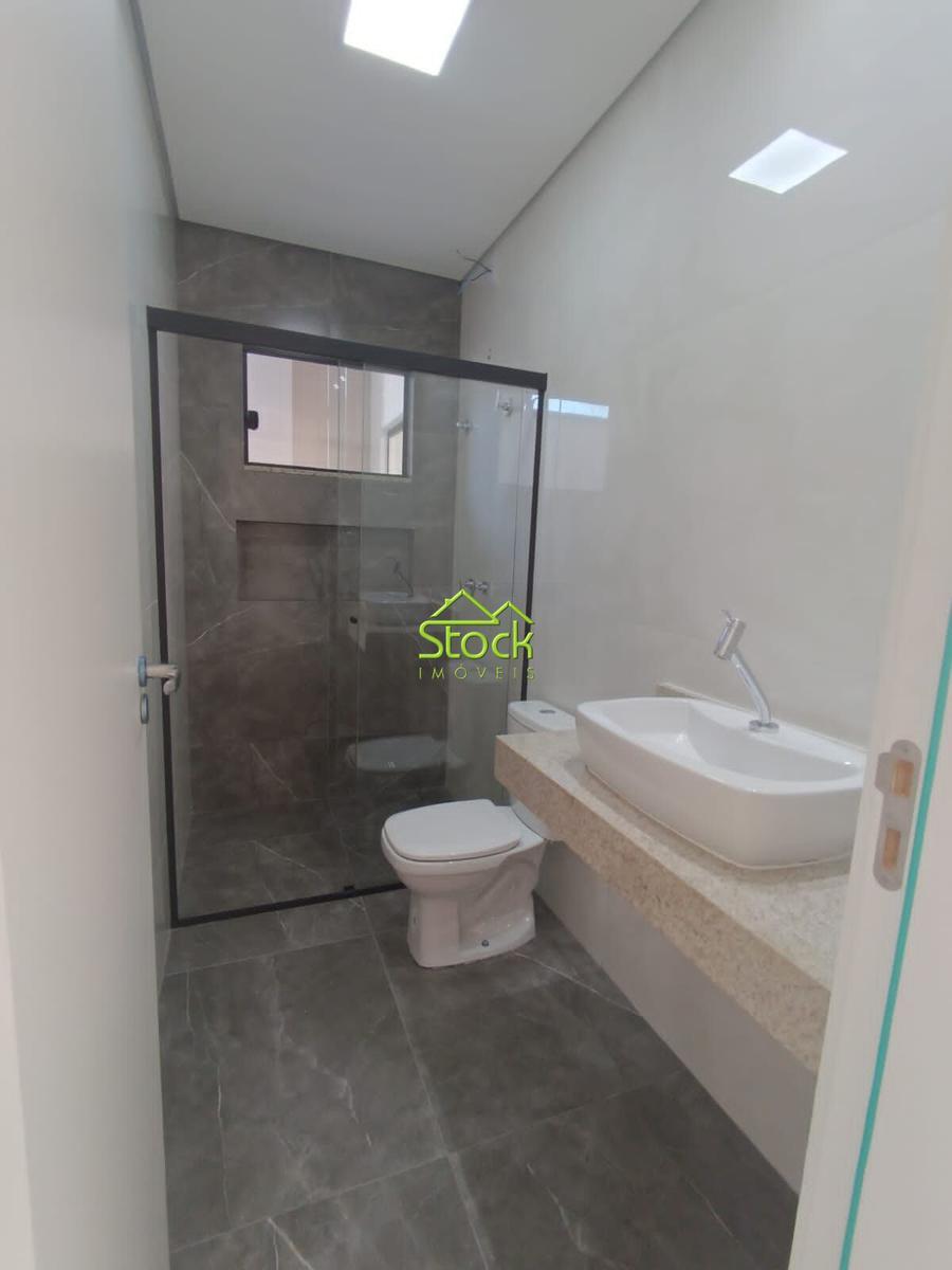 Casa, Jardim Imperial, 3 Quartos, 2 Vagas, 1 Suíte