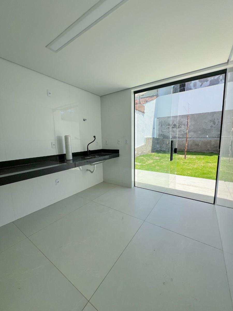 Casa, Planalto, 3 Quartos, 4 Vagas, 3 Suítes