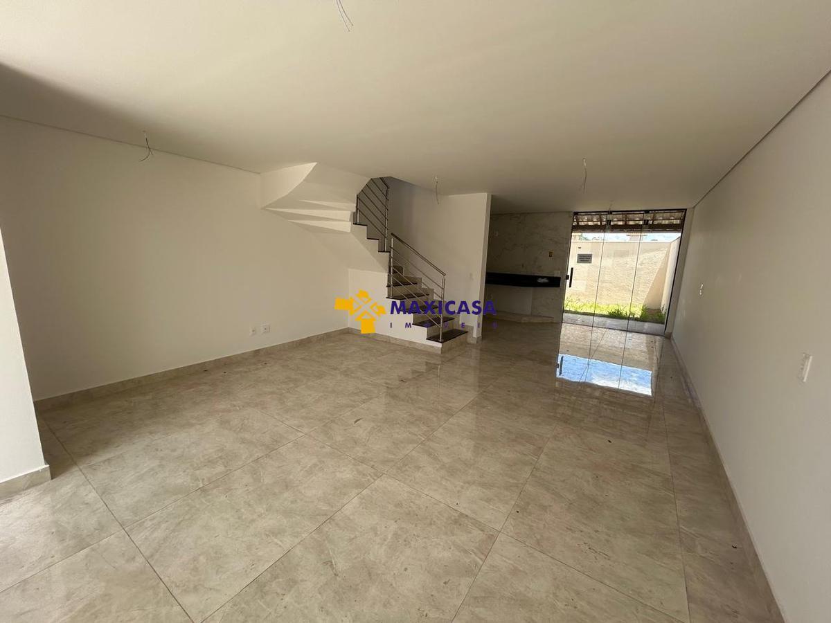 Casa, Santa Branca, 3 Quartos, 4 Vagas, 1 Suíte