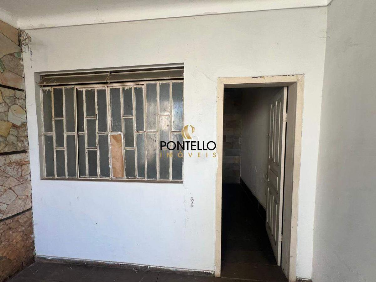 Casa, Centro, 4 Quartos, 2 Vagas, 1 Suíte