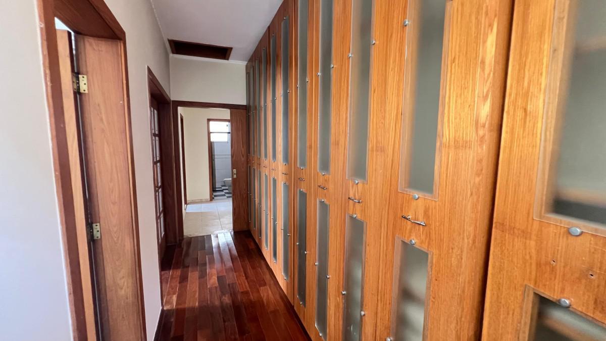 Casa, Castelo, 4 Quartos, 6 Vagas, 2 Suítes
