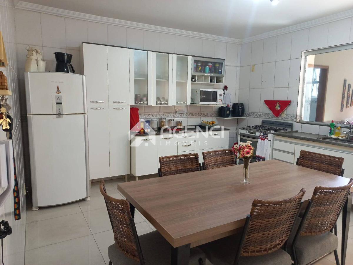 Casa, Santa Cruz Industrial, 3 Quartos, 0 Vaga, 1 Suíte