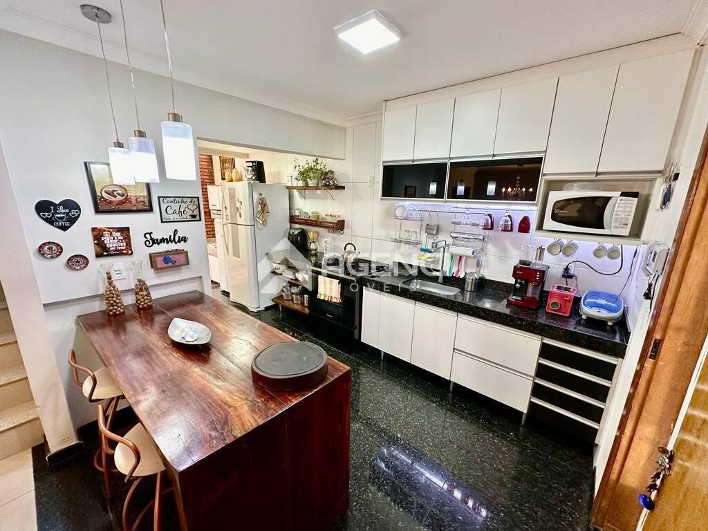 Casa, Cabral, 3 Quartos, 0 Vaga, 2 Suítes