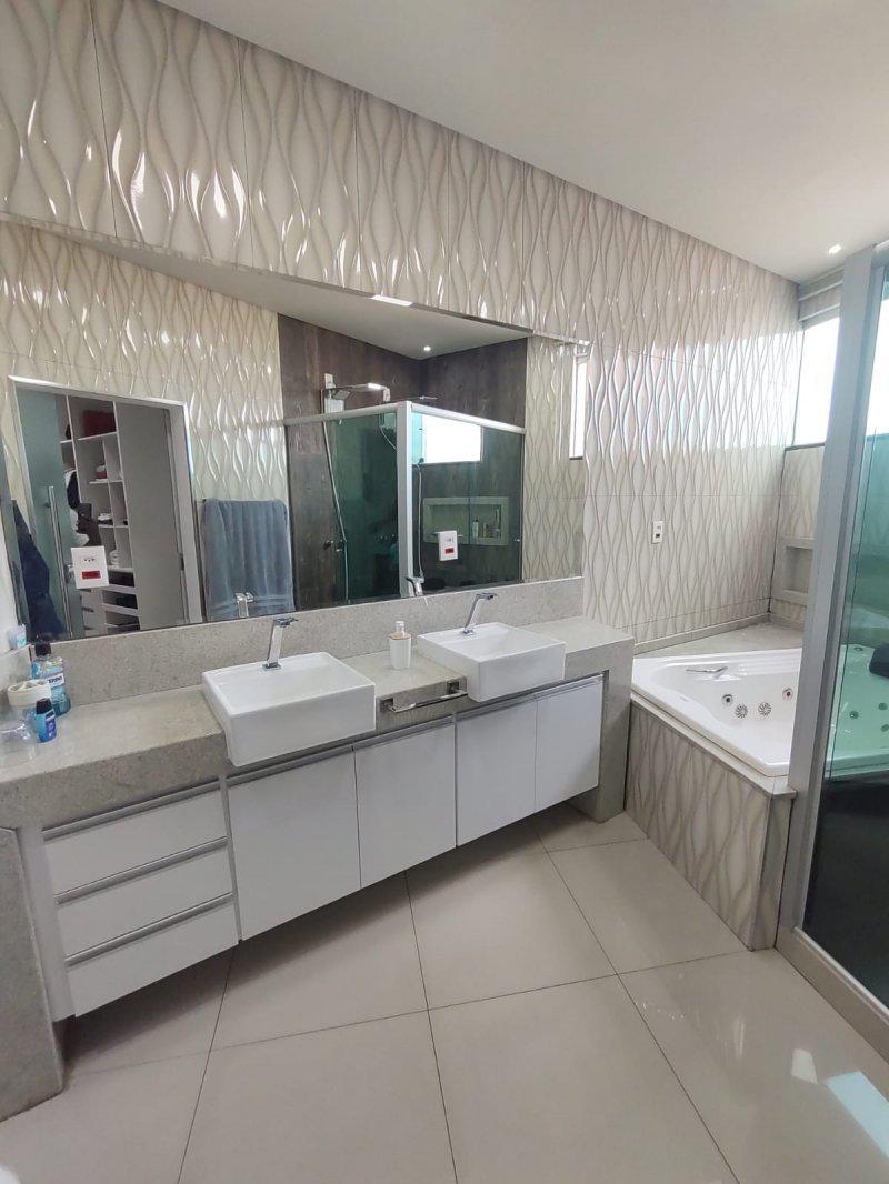 Casa, Duque de Caxias, 3 Quartos, 5 Vagas, 2 Suítes