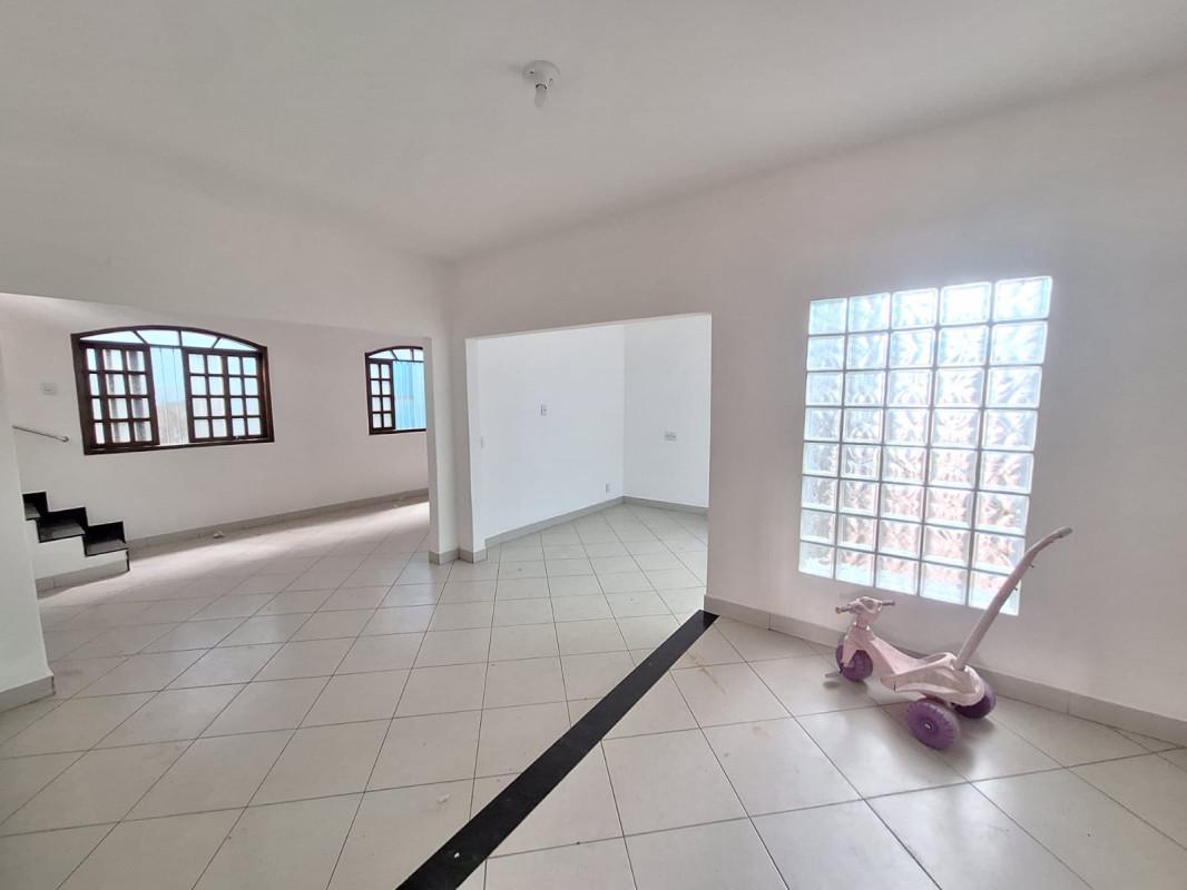 Casa, Santa Cruz, 5 Quartos, 1 Vaga, 1 Suíte