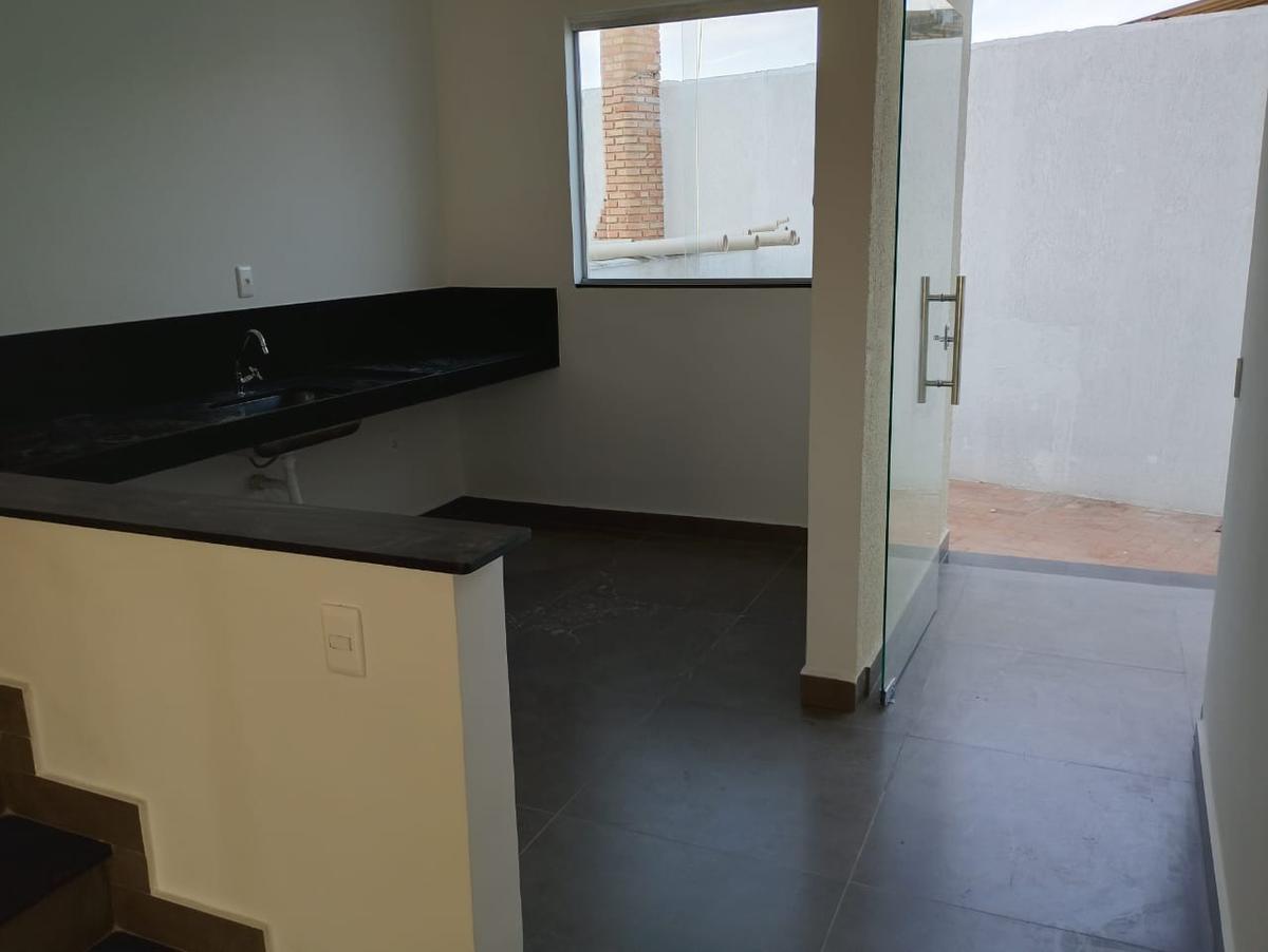 Casa, Santa Branca, 3 Quartos, 2 Vagas, 1 Suíte