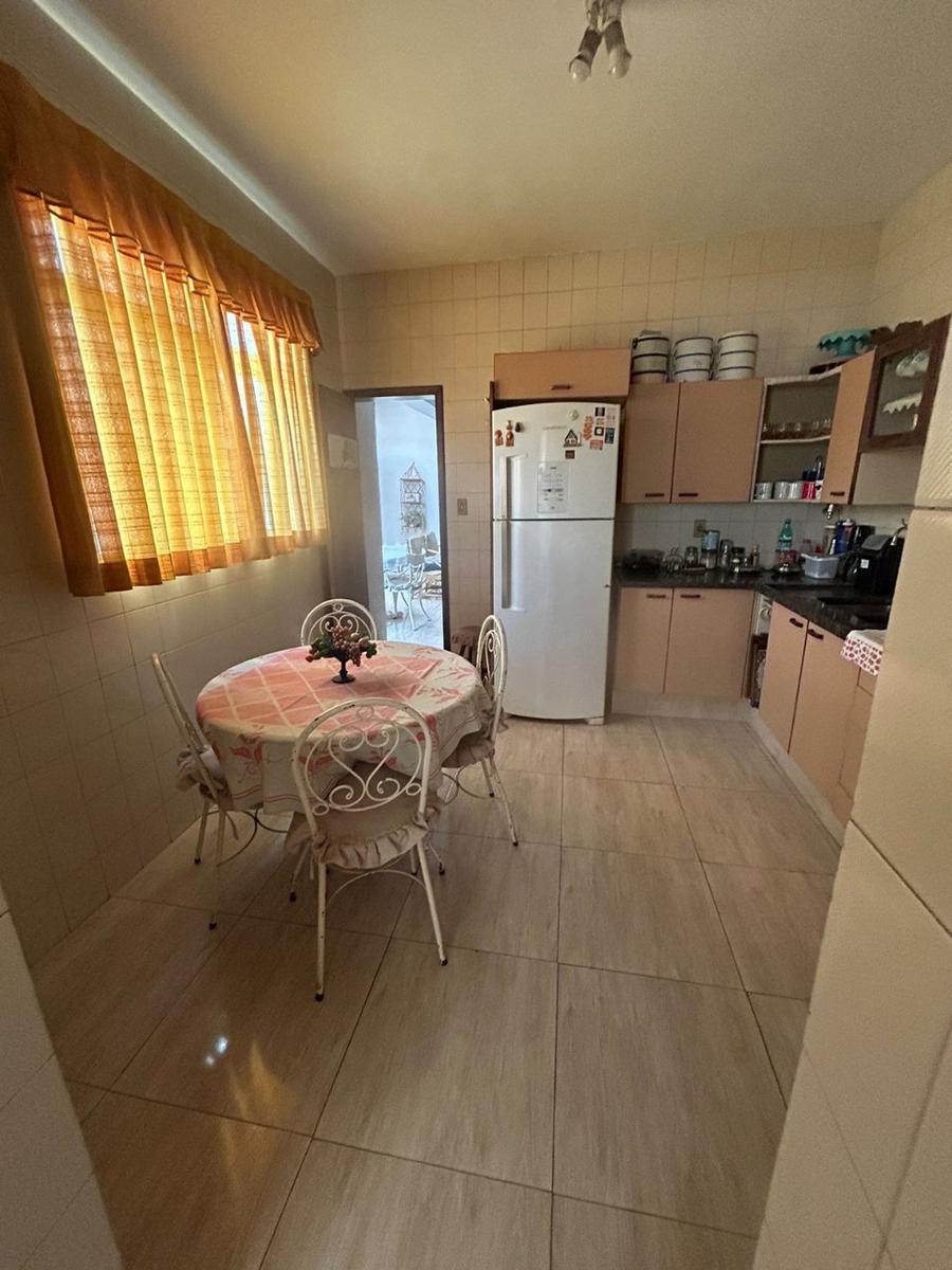 Casa, Centro, 5 Quartos, 0 Vaga, 3 Suítes