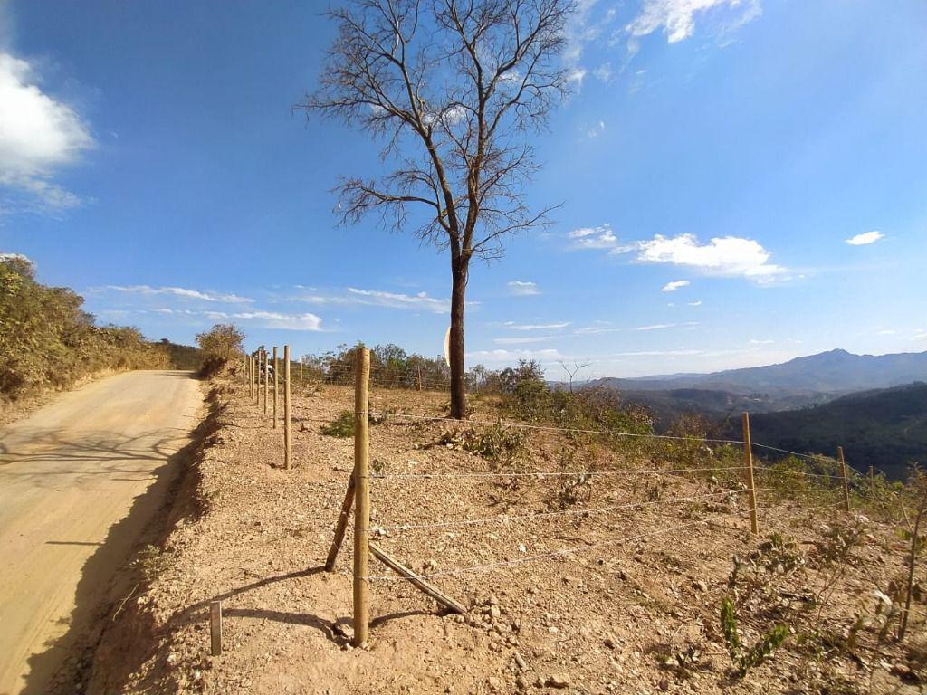 Lote, Adelmolândia, 0 Quarto, 0 Vaga