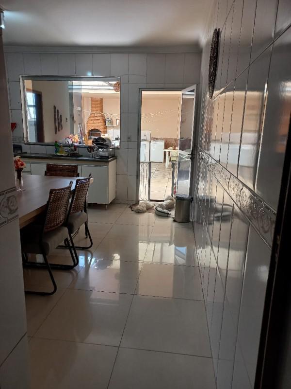 Casa, Santa Cruz Industrial, 3 Quartos, 2 Vagas, 1 Suíte