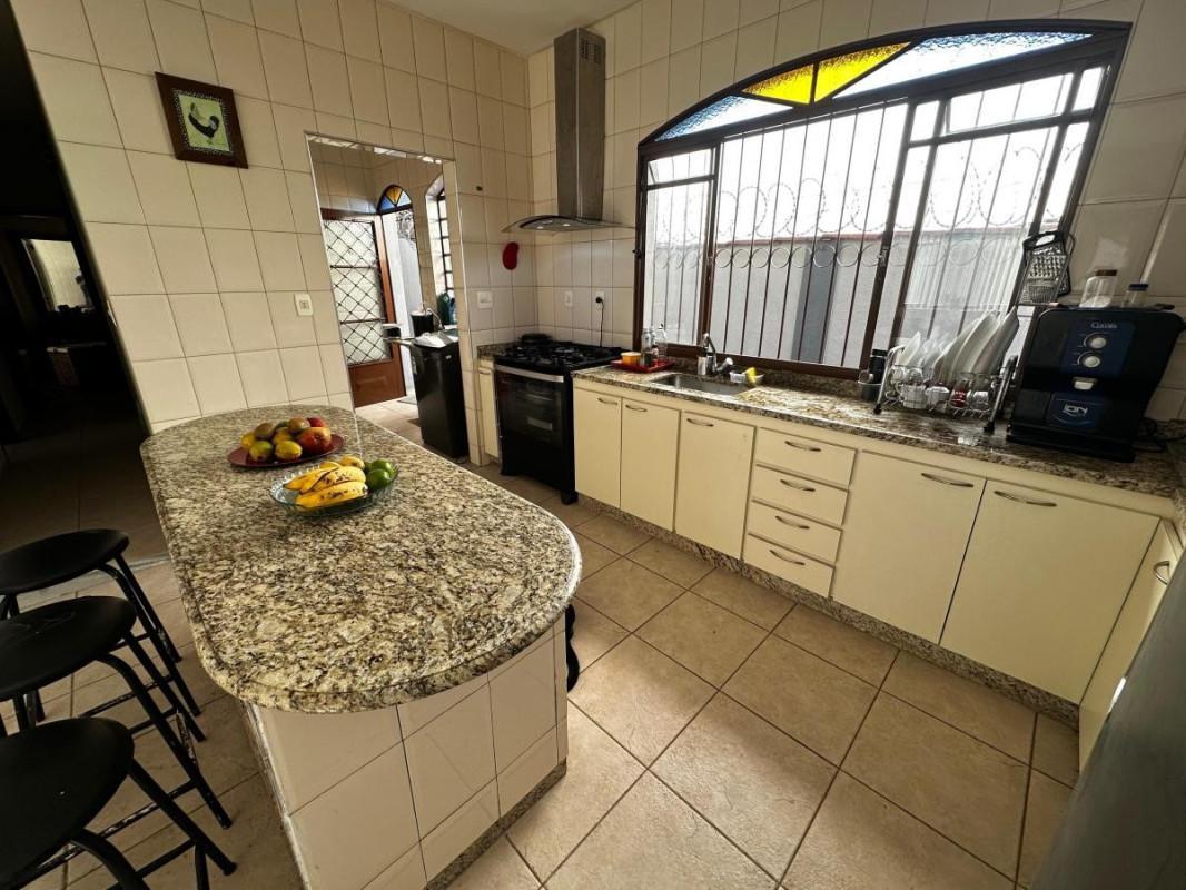 Casa, Nova Granada, 4 Quartos, 6 Vagas, 1 Suíte