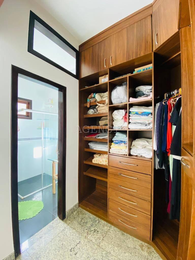 Casa, Bandeirantes (pampulha), 5 Quartos, 0 Vaga, 4 Suítes