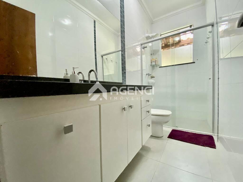 Casa, Cabral, 3 Quartos, 0 Vaga, 1 Suíte