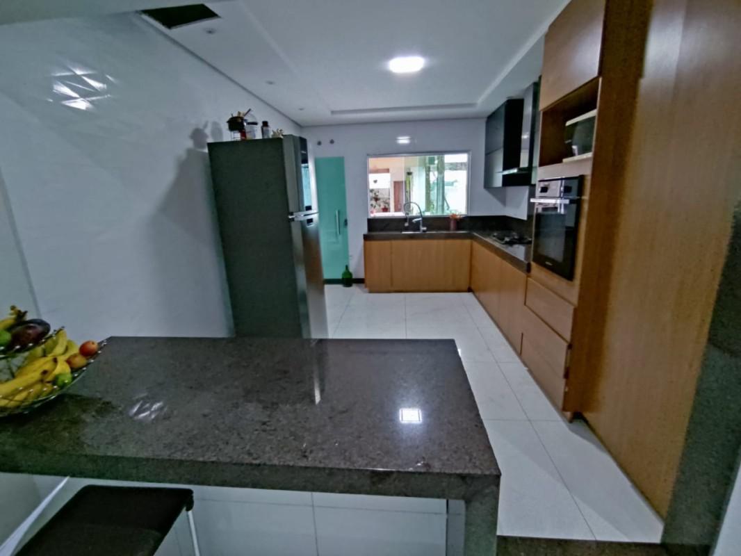 Casa, Cabral, 5 Quartos, 9 Vagas, 3 Suítes