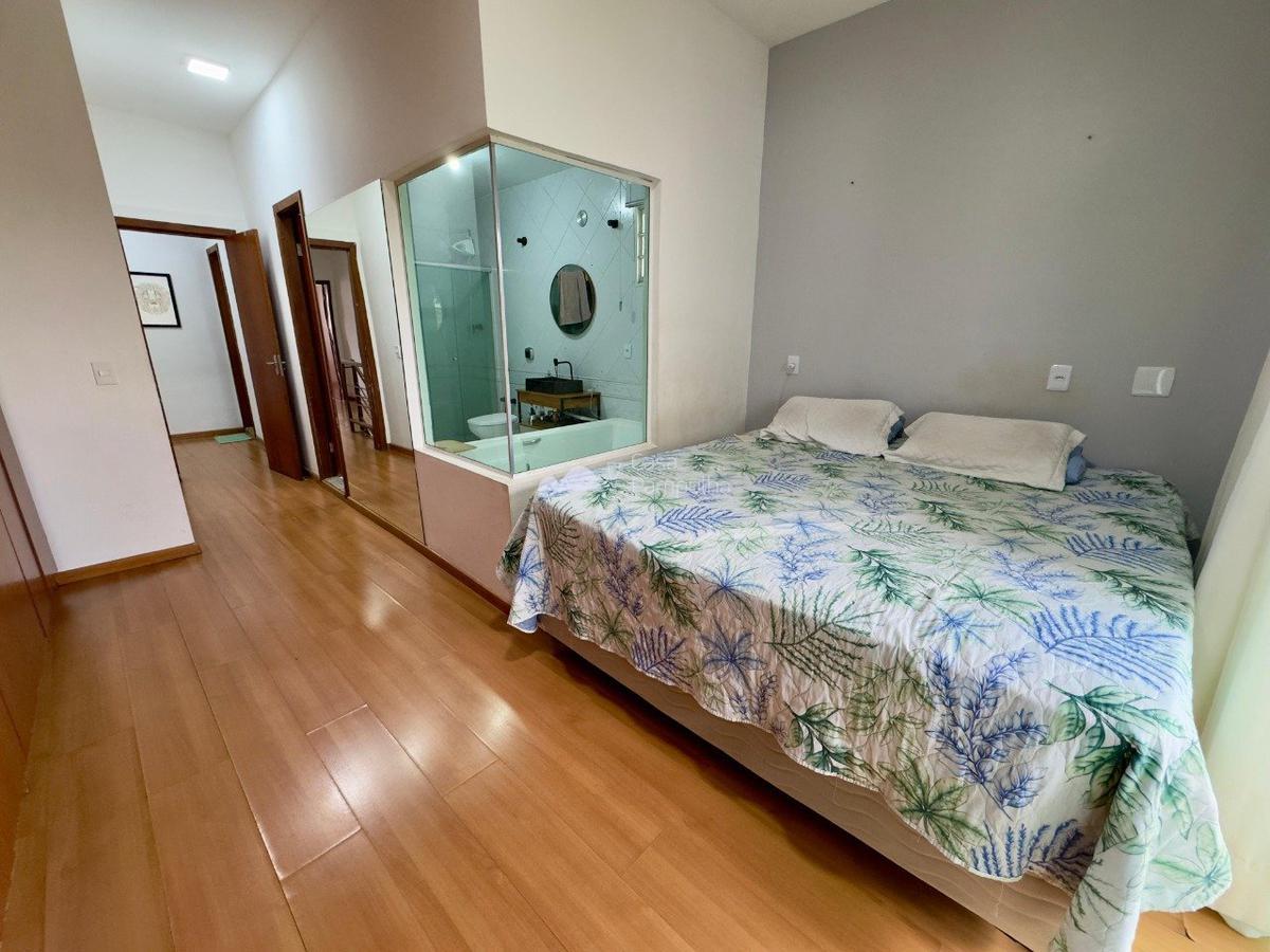 Casa, Trevo, 3 Quartos, 8 Vagas, 1 Suíte