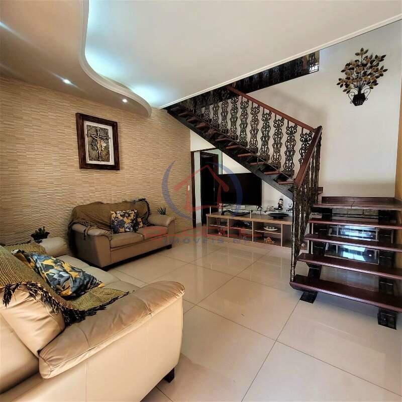 Casa, Castelo, 4 Quartos, 5 Vagas, 1 Suíte