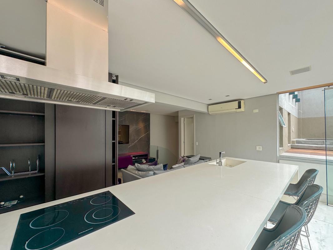 Cobertura, Funcionários, 2 Quartos, 2 Vagas, 2 Suítes