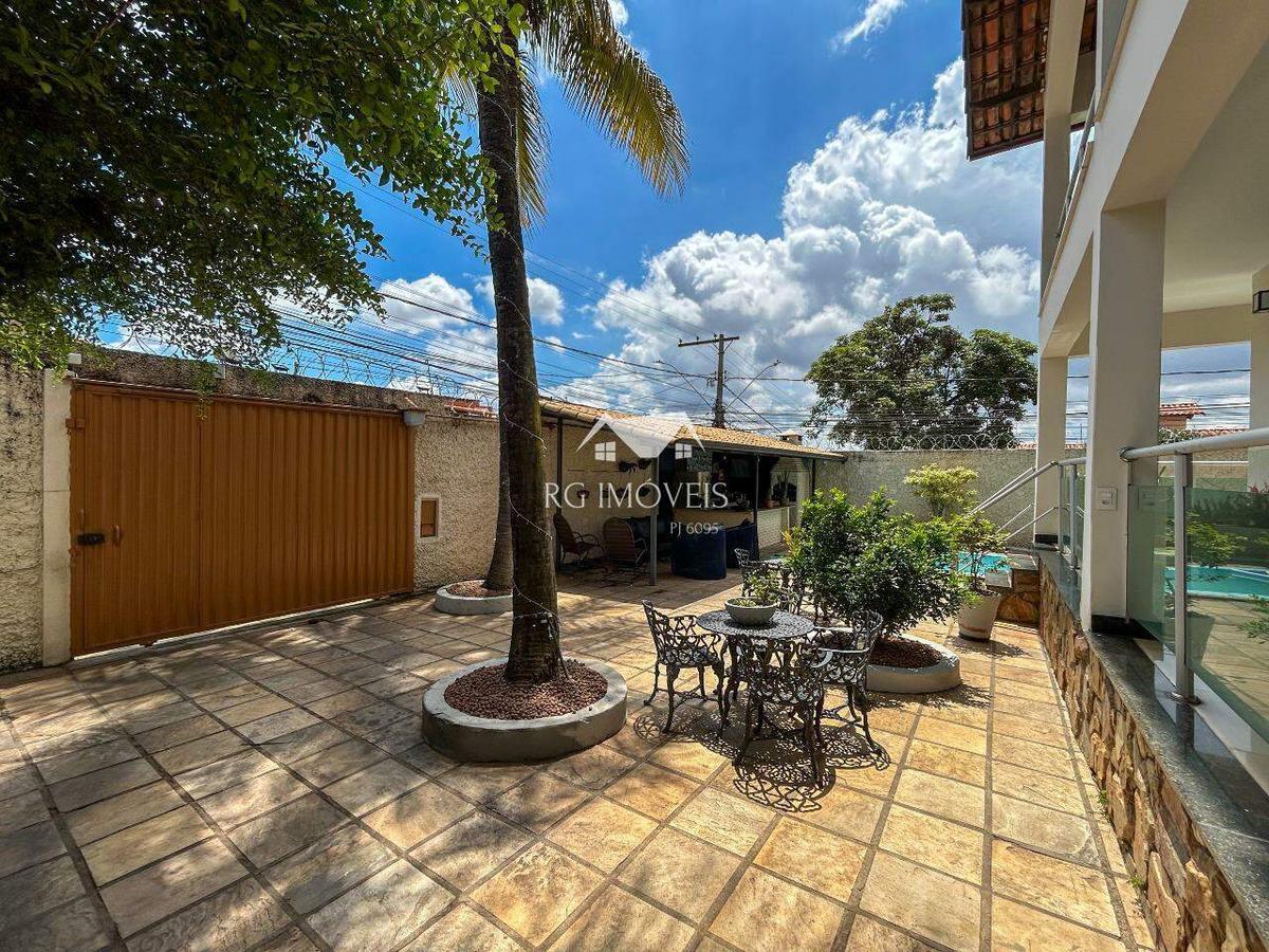 Casa, Santa Cruz Industrial, 4 Quartos, 4 Vagas, 2 Suítes