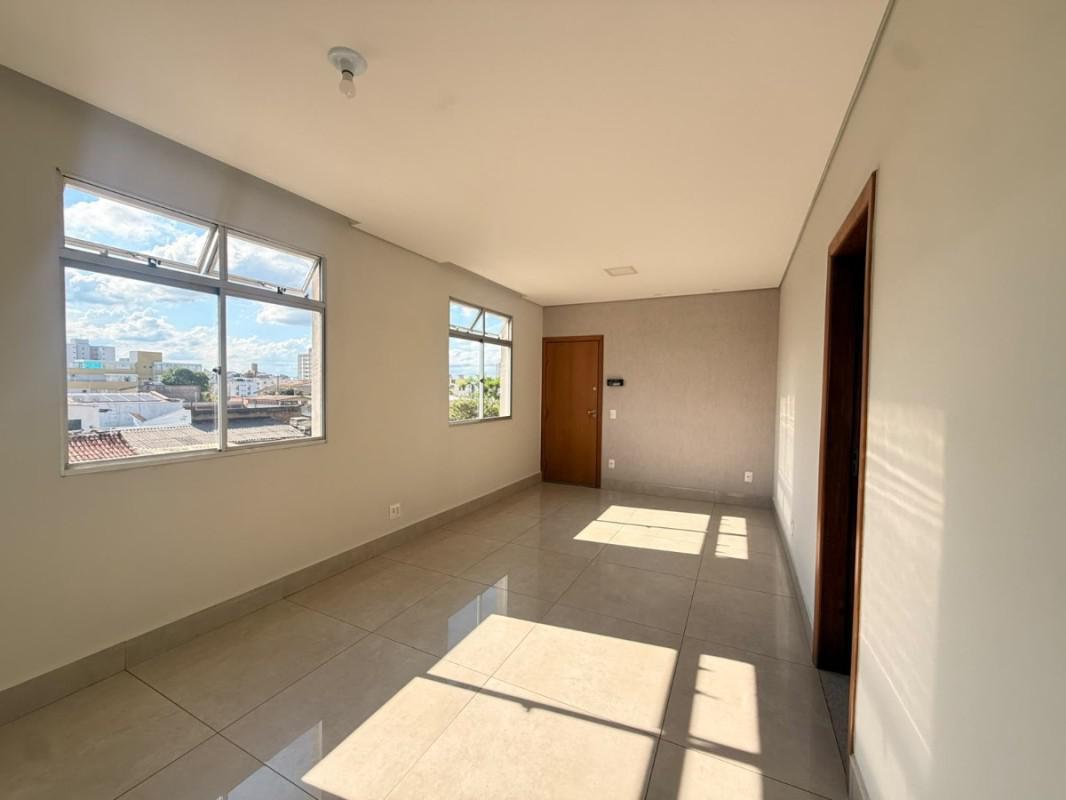 Apartamento, Sagrada Família, 2 Quartos, 1 Vaga, 1 Suíte