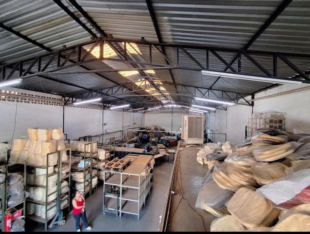 Galpão, Santa Terezinha, 0 Quarto, 0 Vaga