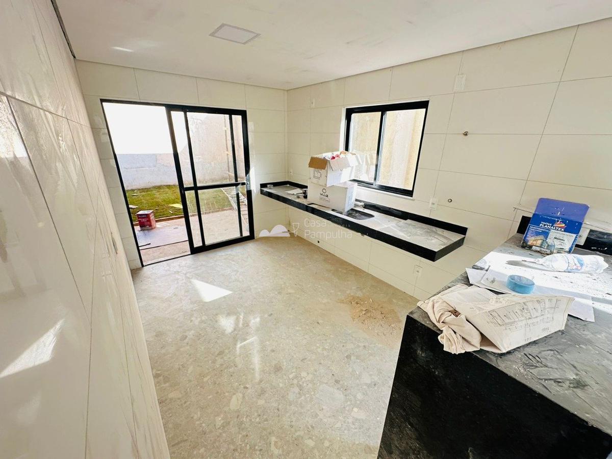 Casa, Santa Branca, 3 Quartos, 4 Vagas, 1 Suíte