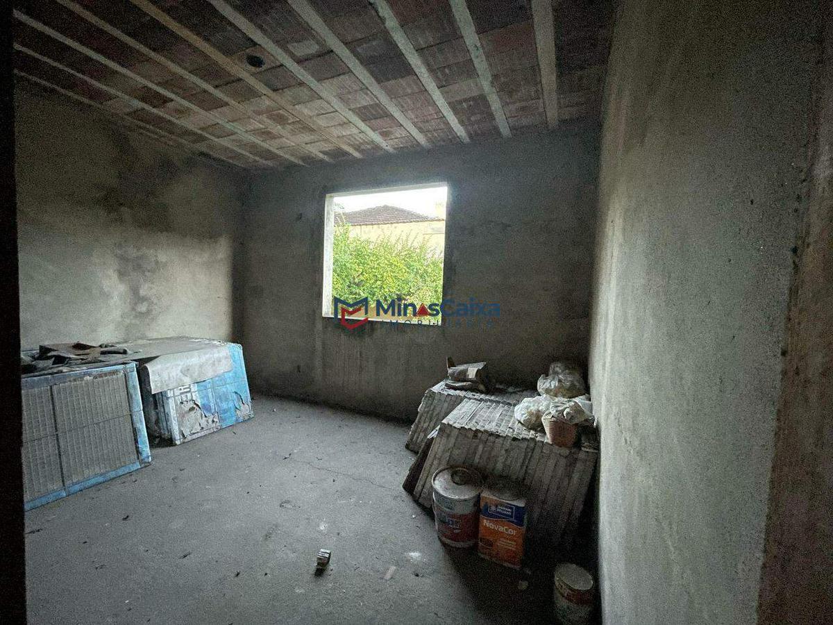 Casa, Funcionários, 4 Quartos, 10 Vagas, 1 Suíte