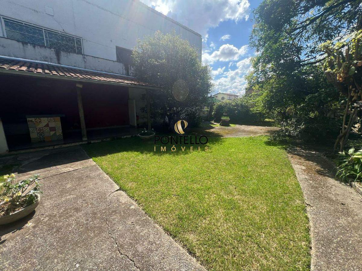 Casa, Centro, 6 Quartos, 0 Vaga, 1 Suíte