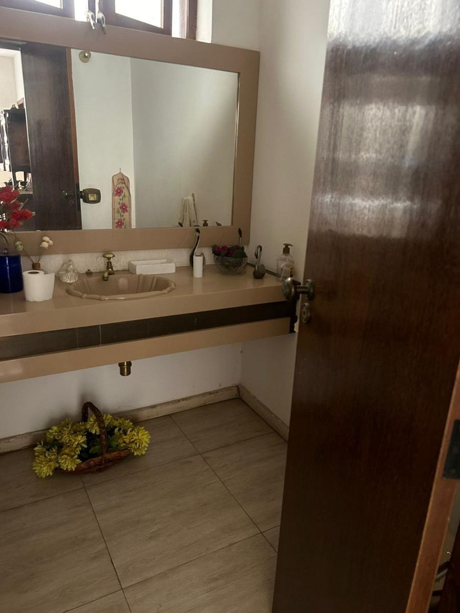 Casa, Centro, 5 Quartos, 0 Vaga, 3 Suítes