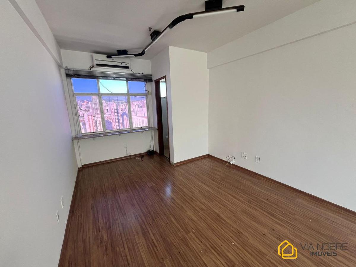 Sala, Funcionários