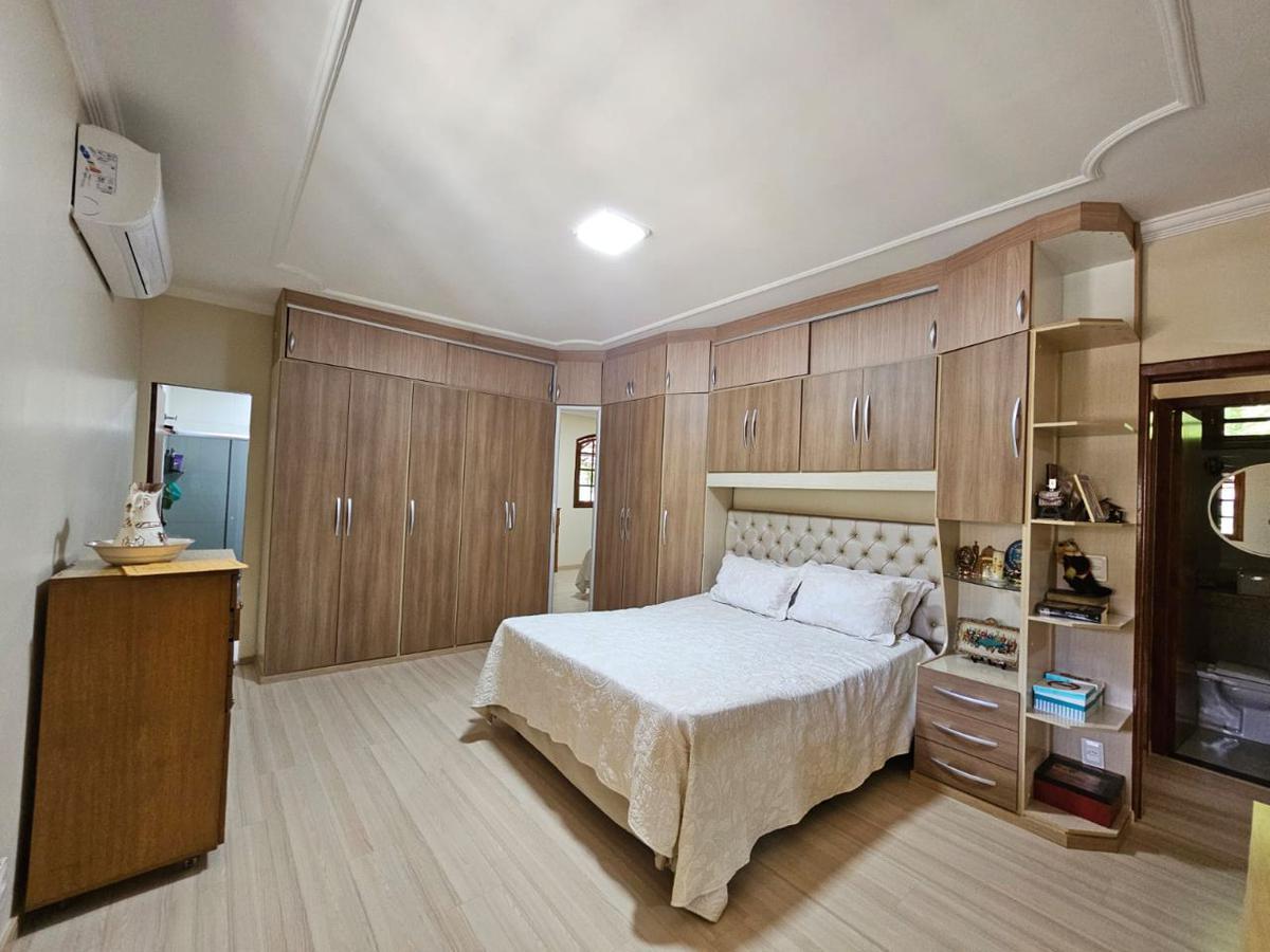 Casa, Santa Cruz, 4 Quartos, 6 Vagas, 1 Suíte