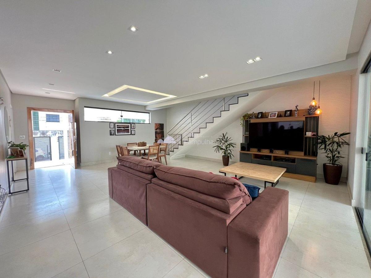 Casa, Planalto, 3 Quartos, 4 Vagas, 1 Suíte