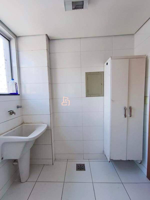 Apartamento, Barreiro, 3 Quartos, 3 Vagas, 1 Suíte