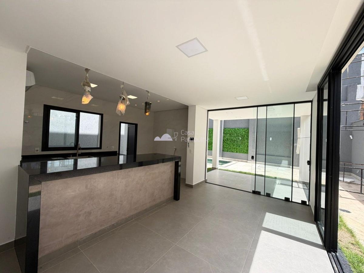 Casa, Trevo, 4 Quartos, 3 Vagas, 3 Suítes