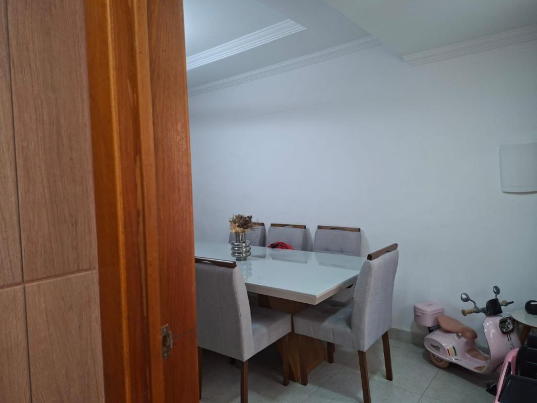 Casa, Europa, 4 Quartos, 2 Vagas, 1 Suíte