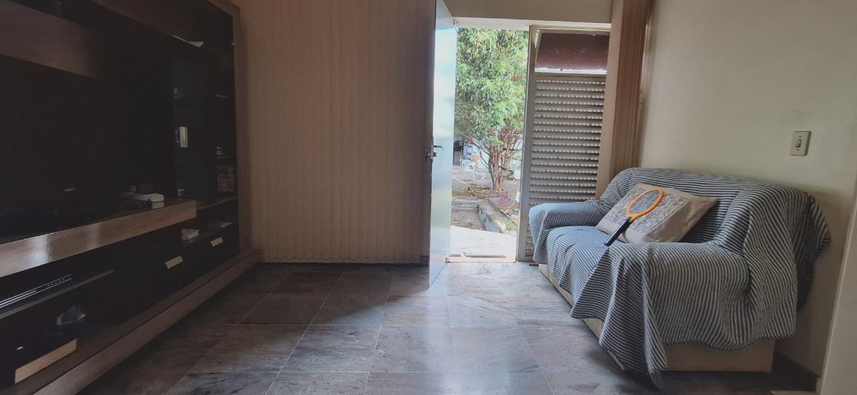 Casa, Sagrada Família, 1 Quarto, 4 Vagas