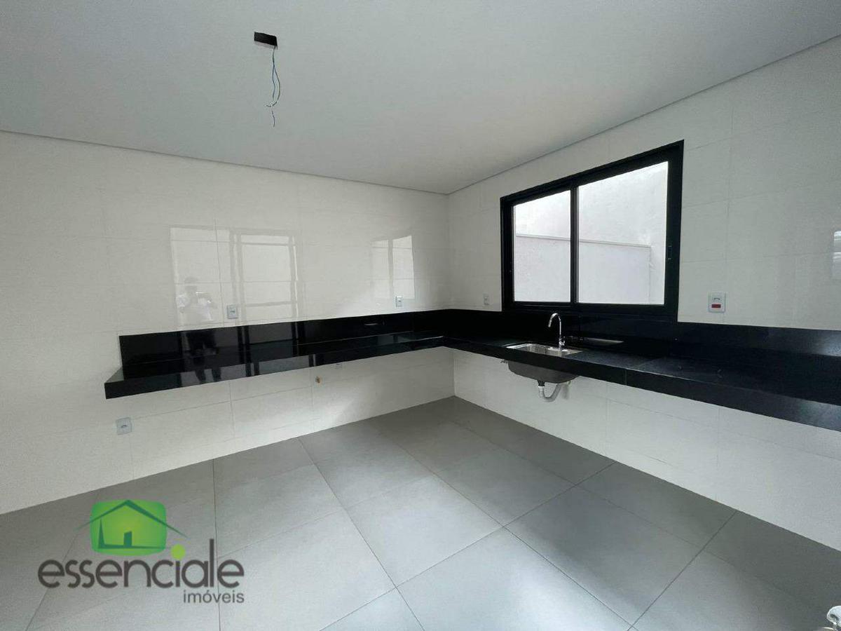 Casa, Centro, 3 Quartos, 2 Vagas, 1 Suíte