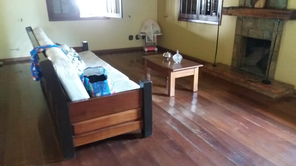 Casa, Braúnas, 6 Quartos, 4 Vagas, 2 Suítes