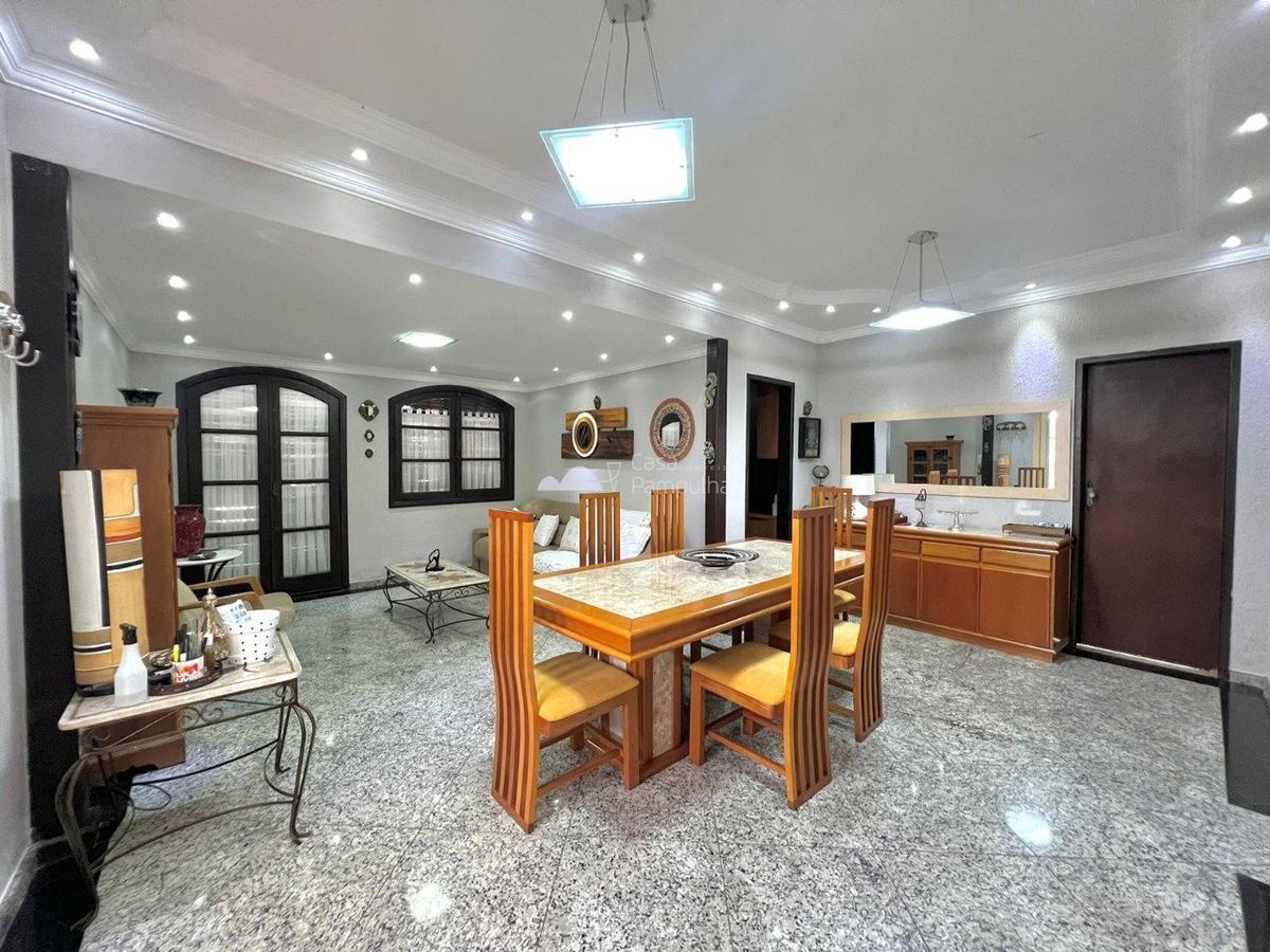 Casa, Planalto, 6 Quartos, 4 Vagas, 2 Suítes