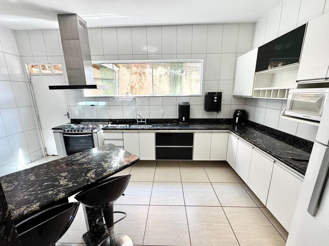 Casa, Parque Xangri-lá, 4 Quartos, 8 Vagas, 2 Suítes