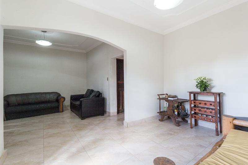 Casa, Califórnia, 4 Quartos, 2 Vagas, 1 Suíte