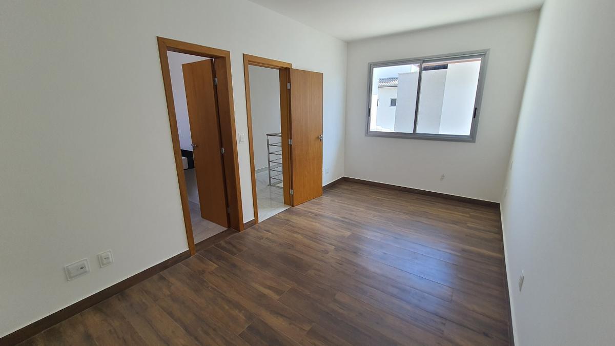 Casa, Centro, 3 Quartos, 2 Vagas, 1 Suíte