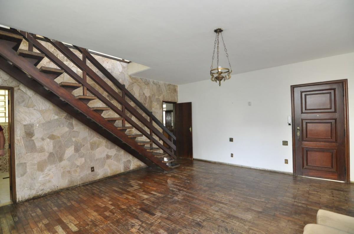 Casa, São José, 5 Quartos, 4 Vagas, 2 Suítes