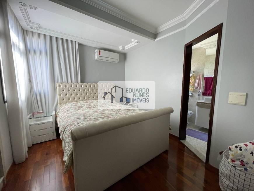 Cobertura, Funcionários, 4 Quartos, 2 Vagas, 2 Suítes