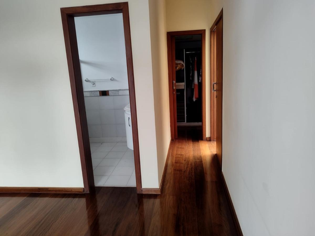 Casa, Fernão Dias, 4 Quartos, 5 Vagas, 2 Suítes