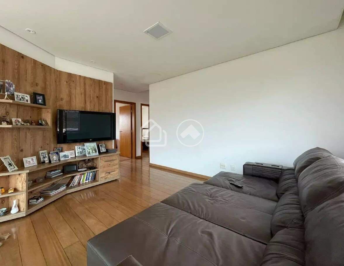 Casa, Estoril, 4 Quartos, 3 Vagas, 1 Suíte