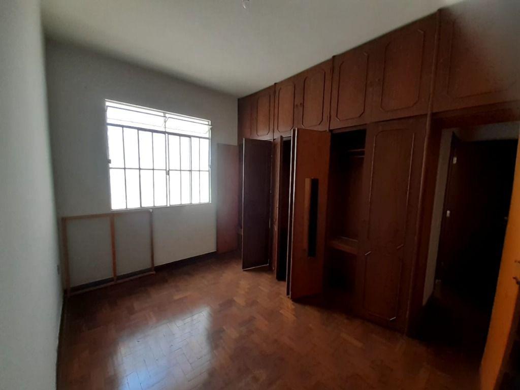 Casa, Centro, 3 Quartos, 3 Vagas, 1 Suíte