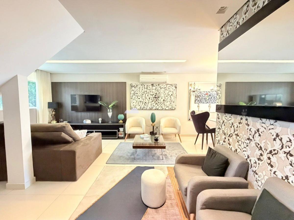 Casa, Trevo, 4 Quartos, 2 Vagas, 2 Suítes