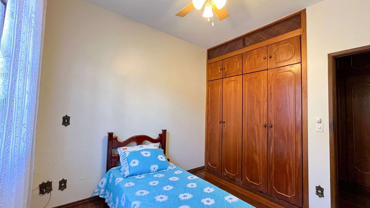 Casa, Luxemburgo, 5 Quartos, 4 Vagas, 2 Suítes