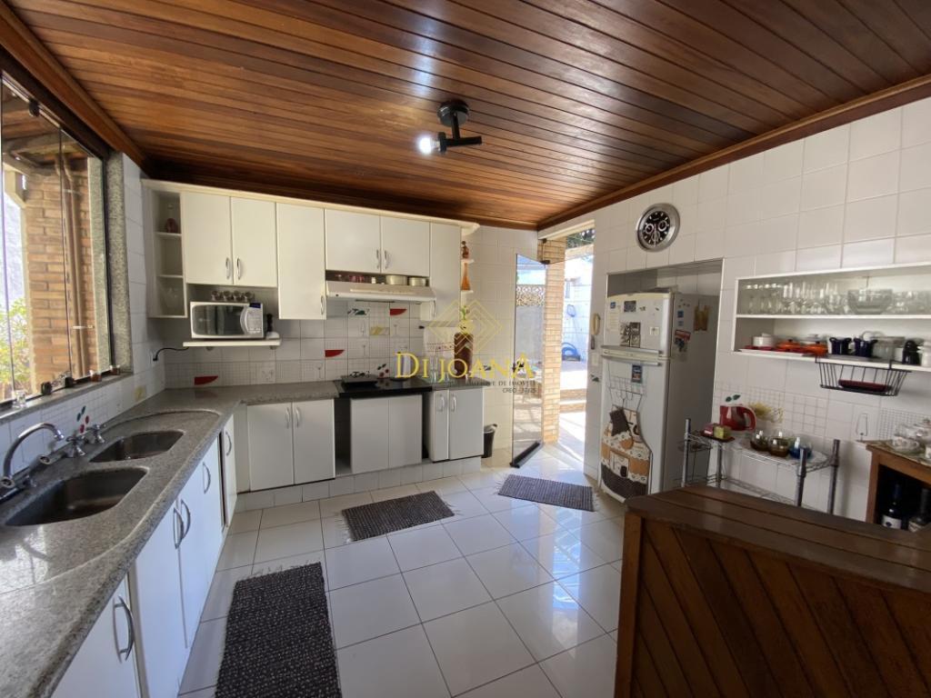 Casa, Centro, 3 Quartos, 2 Vagas, 1 Suíte